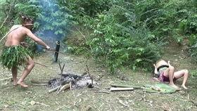 西瓜视频野人吃瓜,现场品尝神秘西瓜！