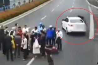 车祸吃瓜被撞视频大全最新,吃瓜群众视角下的最新车祸视频大盘点