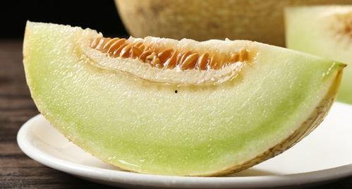 蜜瓜绿色可以吃嘛视频,绿色蜜瓜可否放心品尝？